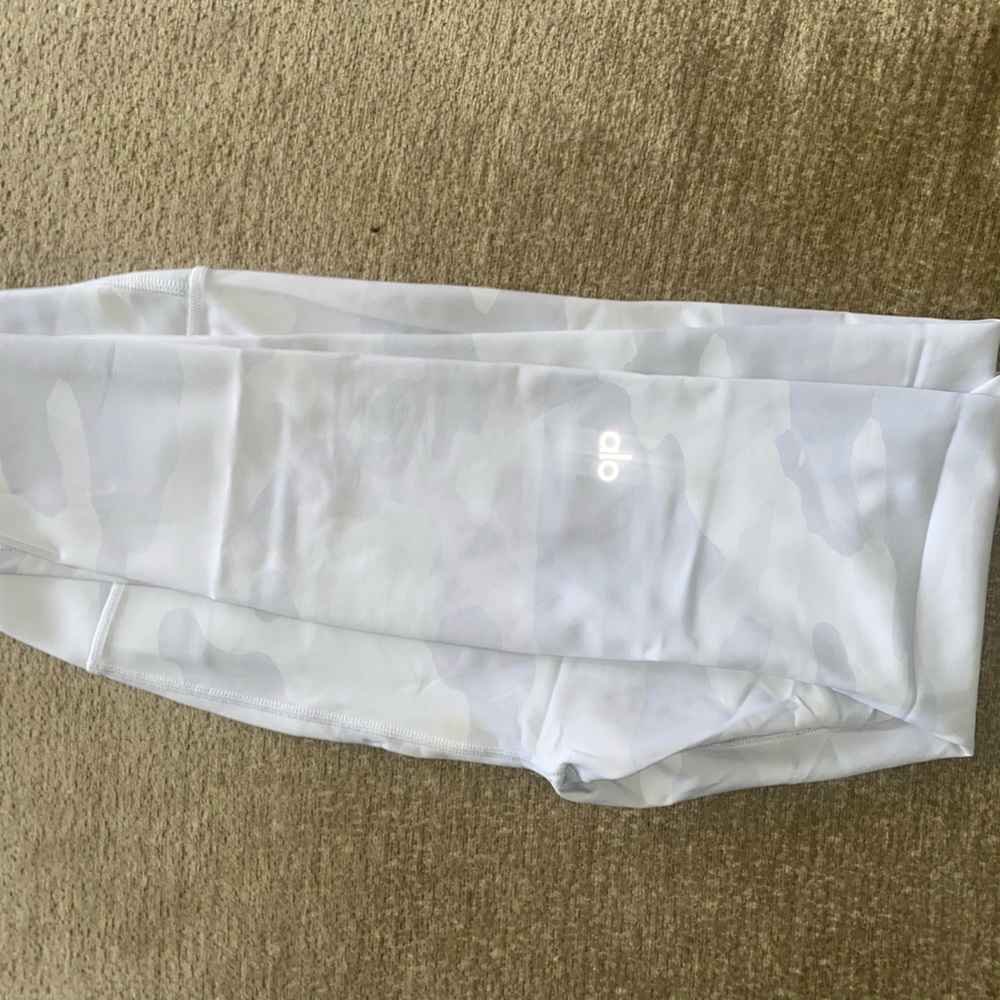 Alo Leggings size Medium send me offers!!